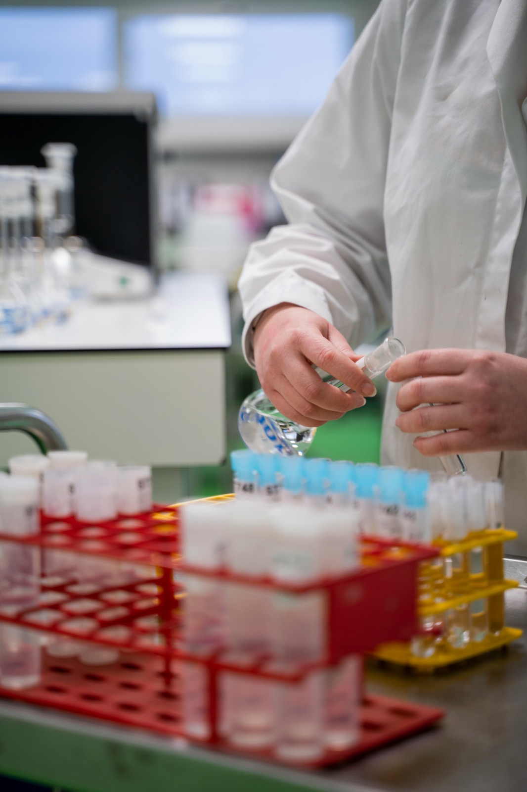 Contrôle qualité en laboratoire, manipulation d'échantillons