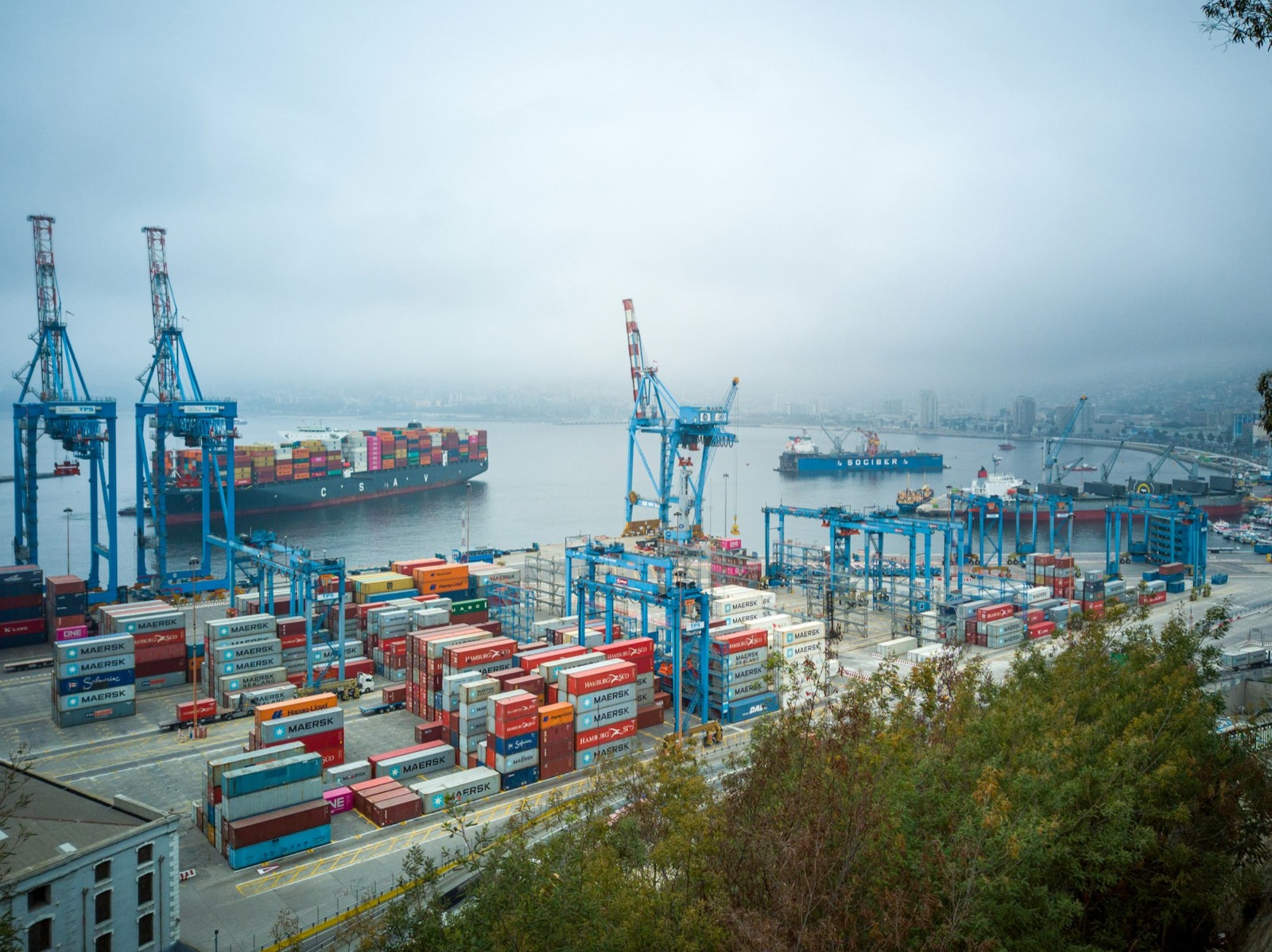 Container port terminal, international supply